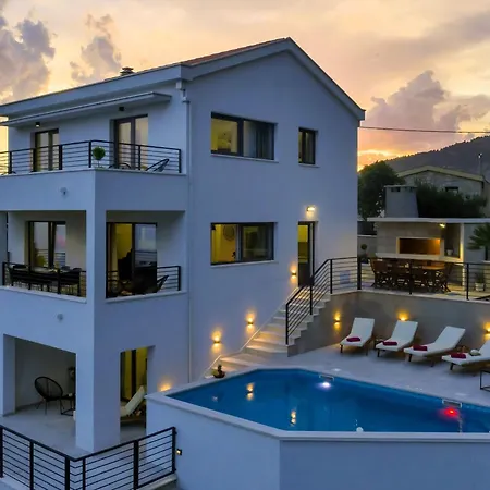 Vivace Mit Pool Und Traumhaften Meerblick ماكارسكا